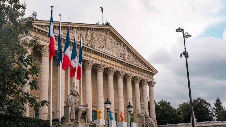 French Fiscal Risk Is Weighing on the Euro